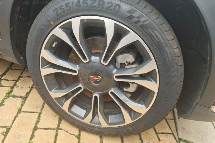 Used Hongqi HS5 2019 2.0T Smart Connect Flagship All-Wheel-Drive Version Right Front Wheel Hub