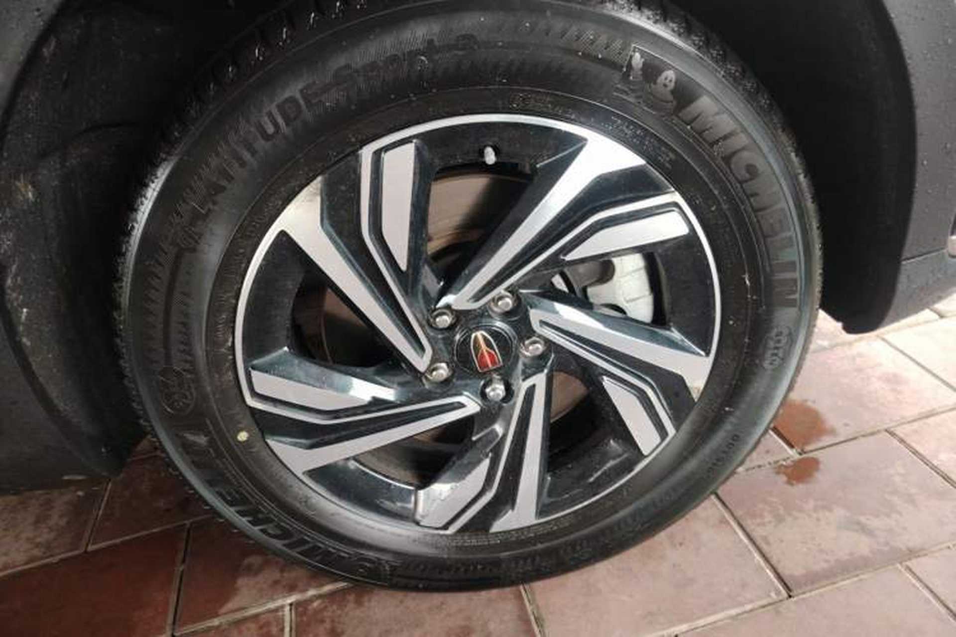 Used Hongqi HS5 2019 2.0T Smart Connect Flagship Edition Right Front Wheel Hub