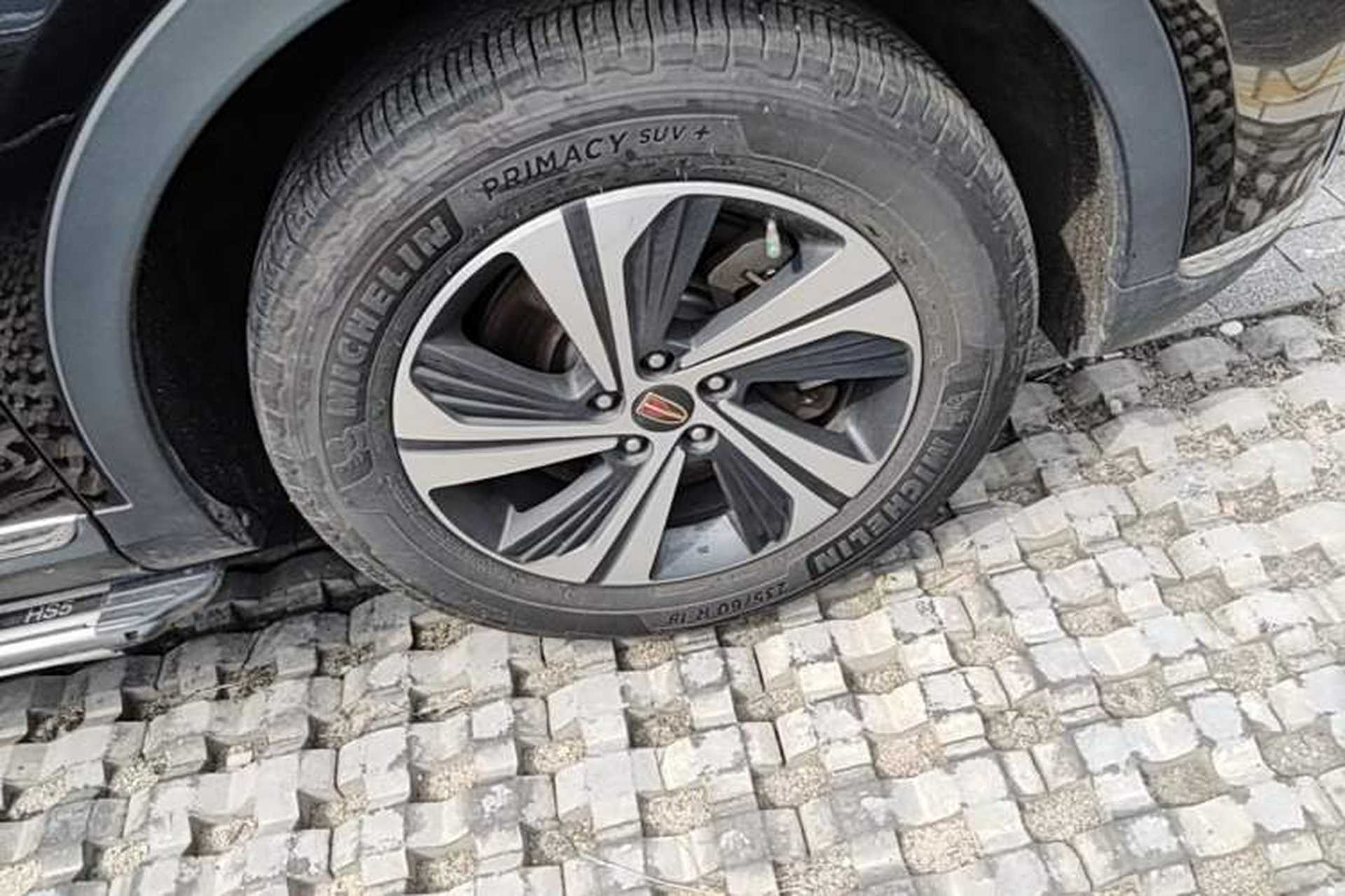 Used Hongqi HS5 2019 2.0T Smart Connect Flagship Edition Right Front Wheel Hub