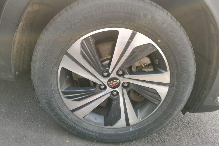 Used Hongqi HS5 2019 2.0T Smart Connect Flagship Edition Right Front Wheel Hub
