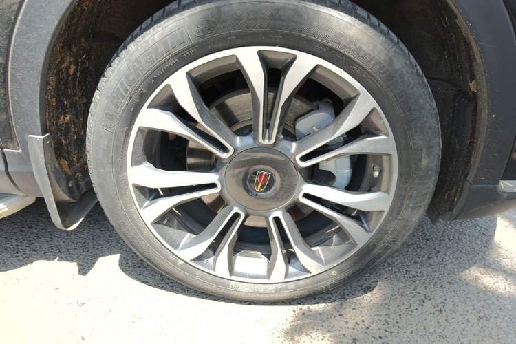 Used Hongqi HS5 2019 2.0T Smart Connect Flagship All-Wheel-Drive Version Right Front Wheel Hub