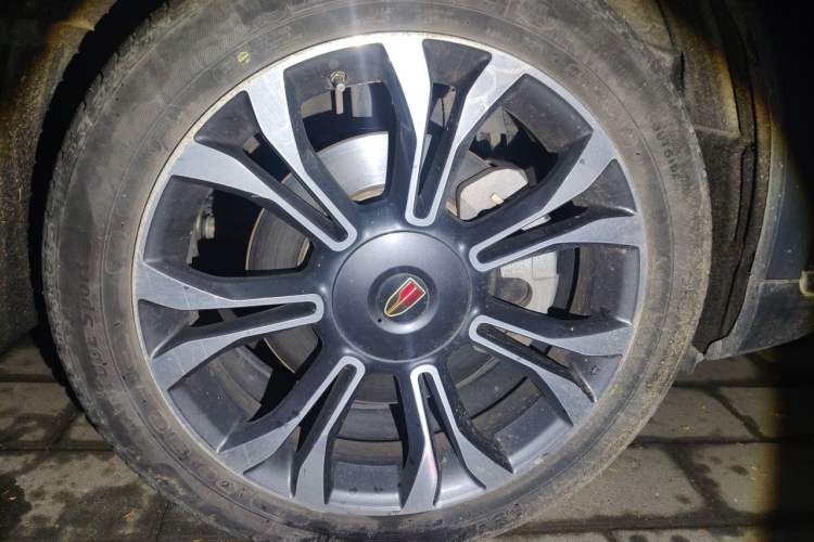 Used Hongqi HS5 2019 2.0T Smart Connect Flagship All-Wheel-Drive Version Right Front Wheel Hub