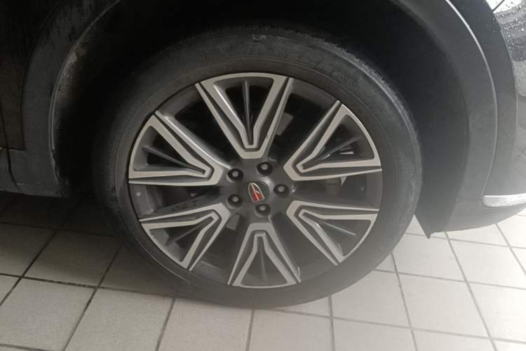 Used Hongqi HS5 2019 2.0T Smart Connect Flagship All-Wheel-Drive Version Right Front Wheel Hub