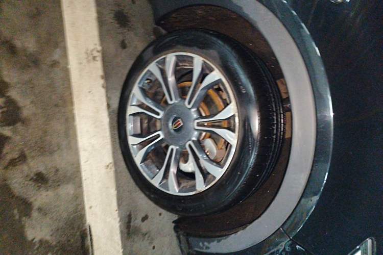 Used Hongqi HS5 2019 2.0T Smart Connect Flagship All-Wheel-Drive Version Right Front Wheel Hub