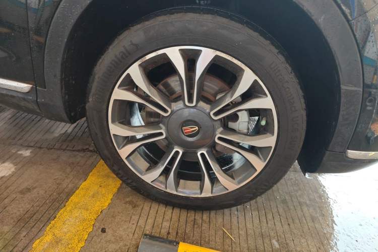 Used Hongqi HS5 2019 2.0T Smart Connect Flagship All-Wheel-Drive Version Right Front Wheel Hub