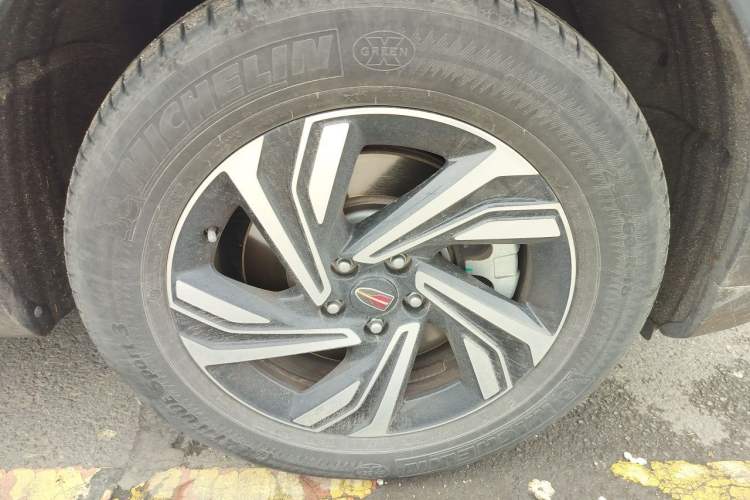 Used Hongqi HS5 2019 2.0T Smart Connect Flagship Edition Right Front Wheel Hub