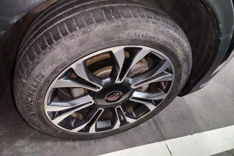 Used Hongqi HS5 2019 2.0T Smart Connect Flagship All-Wheel-Drive Version Right Front Wheel Hub