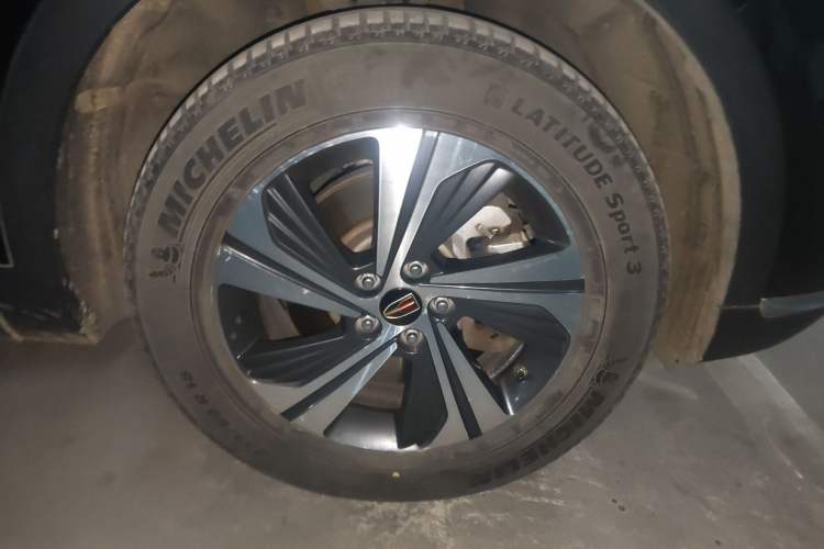 Used Hongqi HS5 2019 2.0T Smart Connect Flagship Edition Right Front Wheel Hub