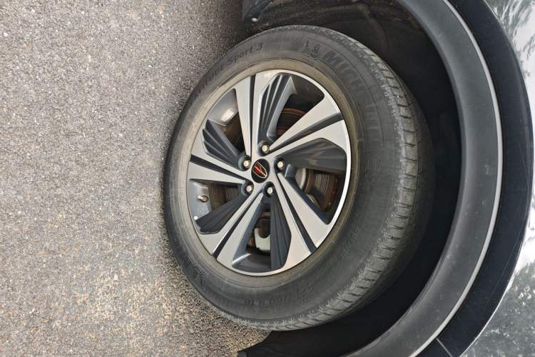 Used Hongqi HS5 2019 2.0T Smart Connect Flagship Edition Right Front Wheel Hub