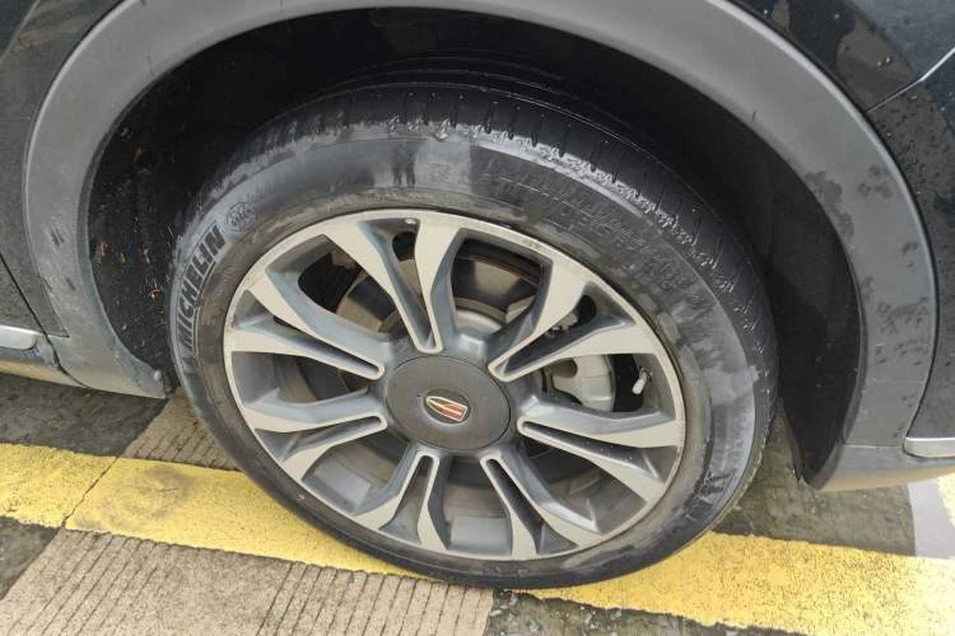 Used Hongqi HS5 2019 2.0T Smart Connect Flagship All-Wheel-Drive Version Right Front Wheel Hub