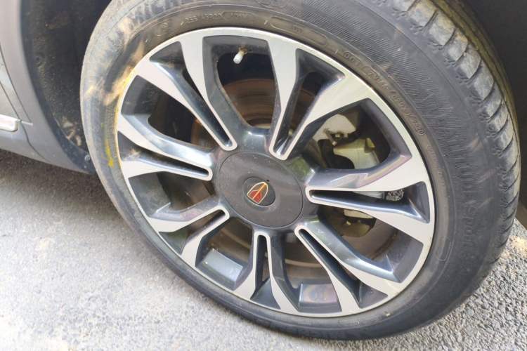 Used Hongqi HS5 2019 2.0T Smart Connect Flagship All-Wheel-Drive Version Right Front Wheel Hub