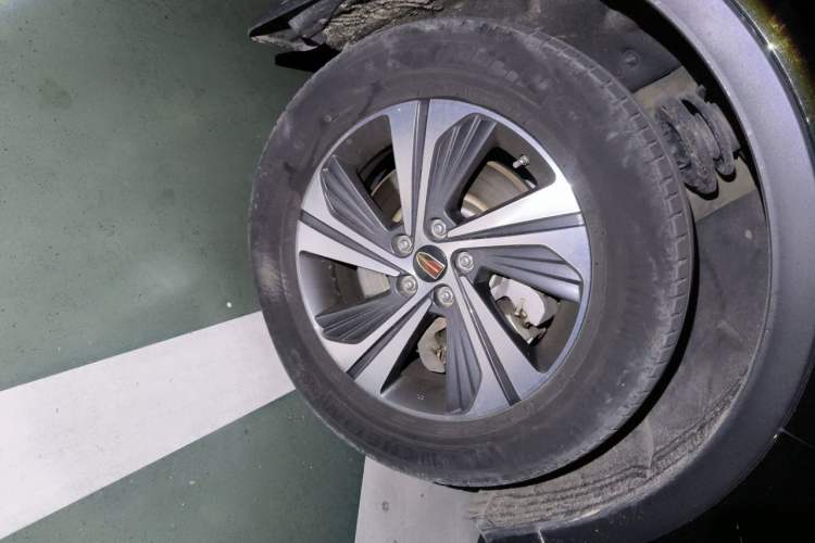 Used Hongqi HS5 2019 2.0T Smart Connect Flagship Edition Right Front Wheel Hub