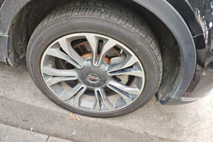 Used Hongqi HS5 2019 2.0T Smart Connect Flagship All-Wheel-Drive Version Right Front Wheel Hub