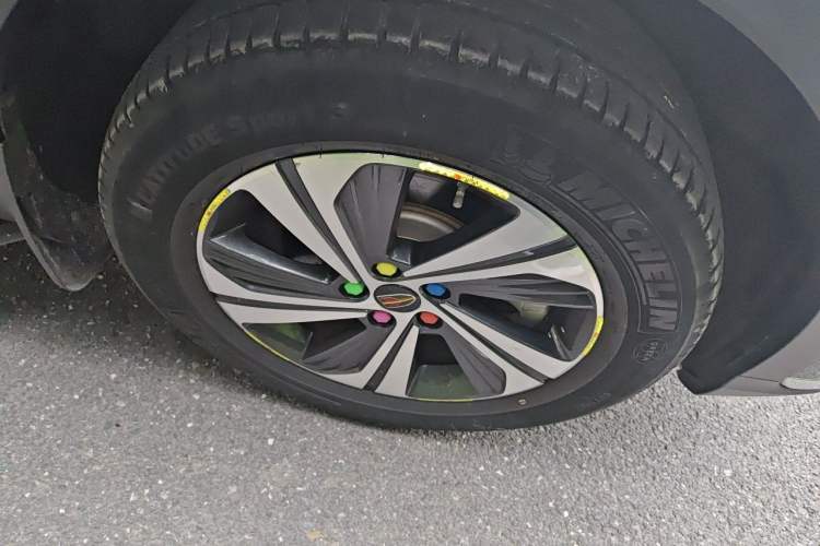 Used Hongqi HS5 2019 2.0T Smart Connect Flagship Edition Right Front Wheel Hub