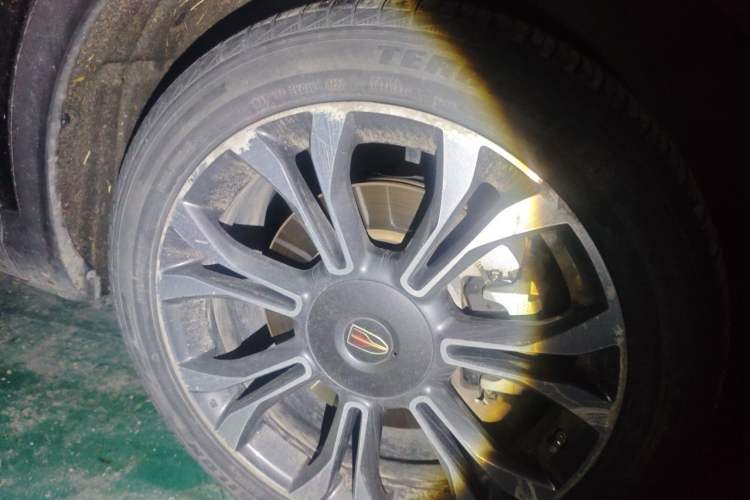 Used Hongqi HS5 2019 2.0T Smart Connect Flagship All-Wheel-Drive Version Right Front Wheel Hub