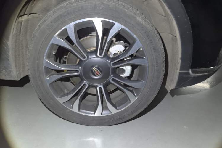 Used Hongqi HS5 2019 2.0T Smart Connect Flagship All-Wheel-Drive Version Right Front Wheel Hub