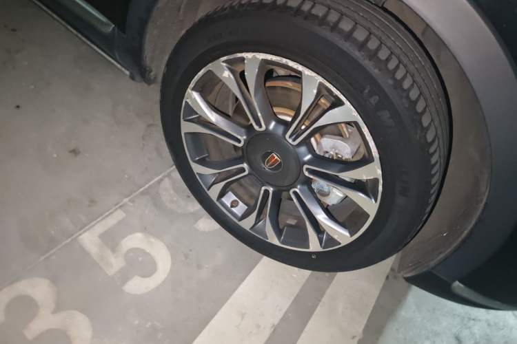 Used Hongqi HS5 2019 2.0T Smart Connect Flagship All-Wheel-Drive Version Right Front Wheel Hub