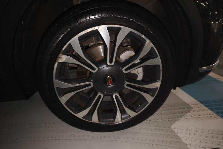 Used Hongqi HS5 2019 2.0T Smart Connect Flagship All-Wheel-Drive Version Right Front Wheel Hub