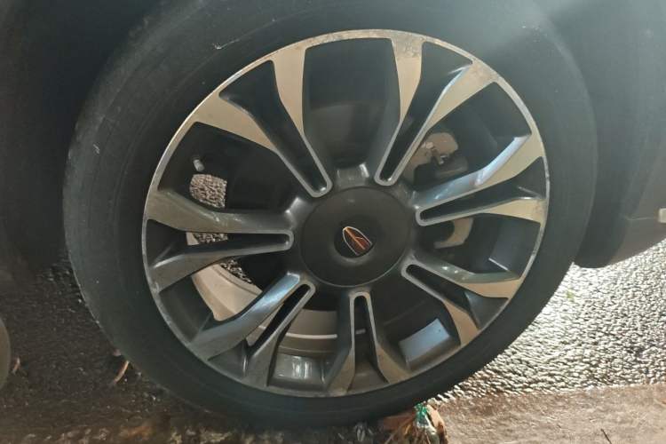 Used Hongqi HS5 2019 2.0T Smart Connect Flagship All-Wheel-Drive Version Right Front Wheel Hub