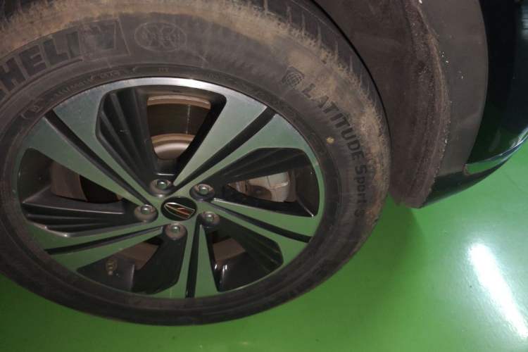 Used Hongqi HS5 2019 2.0T Smart Connect Flagship Edition Right Front Wheel Hub
