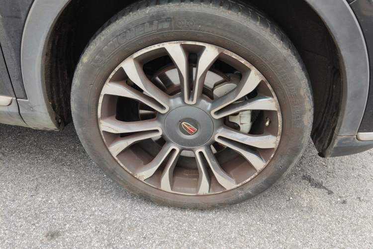 Used Hongqi HS5 2019 2.0T Smart Connect Flagship All-Wheel-Drive Version Right Front Wheel Hub