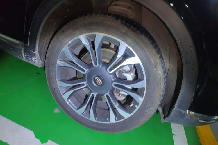 Used Hongqi HS5 2019 2.0T Smart Connect Flagship All-Wheel-Drive Version Right Front Wheel Hub