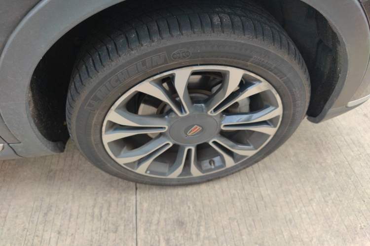 Used Hongqi HS5 2019 2.0T Smart Connect Flagship All-Wheel-Drive Version Right Front Wheel Hub