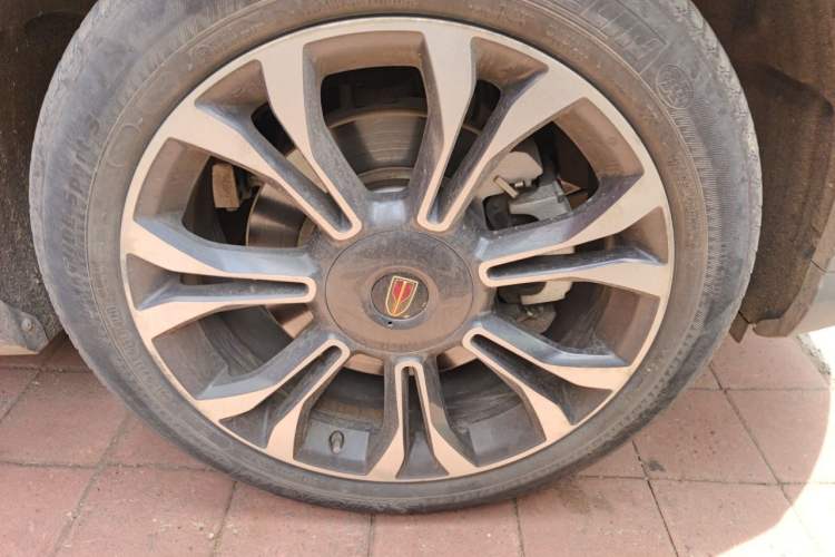 Used Hongqi HS5 2019 2.0T Smart Connect Flagship All-Wheel-Drive Version Right Front Wheel Hub