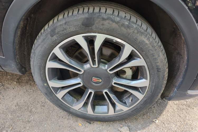 Used Hongqi HS5 2019 2.0T Smart Connect Flagship All-Wheel-Drive Version Right Front Wheel Hub
