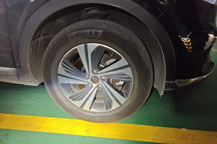 Used Hongqi HS5 2019 2.0T Smart Connect Flagship Edition Right Front Wheel Hub