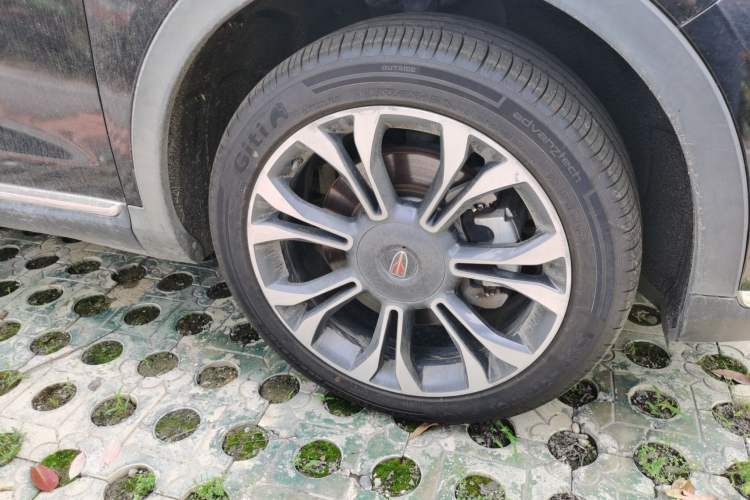 Used Hongqi HS5 2019 2.0T Smart Connect Flagship All-Wheel-Drive Version Right Front Wheel Hub