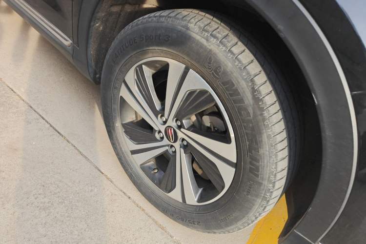 Used Hongqi HS5 2019 2.0T Smart Connect Flagship Edition Right Front Wheel Hub