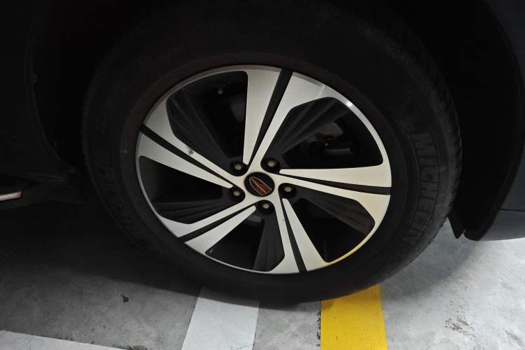 Used Hongqi HS5 2019 2.0T Smart Connect Flagship Edition Right Front Wheel Hub