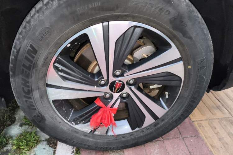 Used Hongqi HS5 2019 2.0T Smart Connect Flagship Edition Right Front Wheel Hub