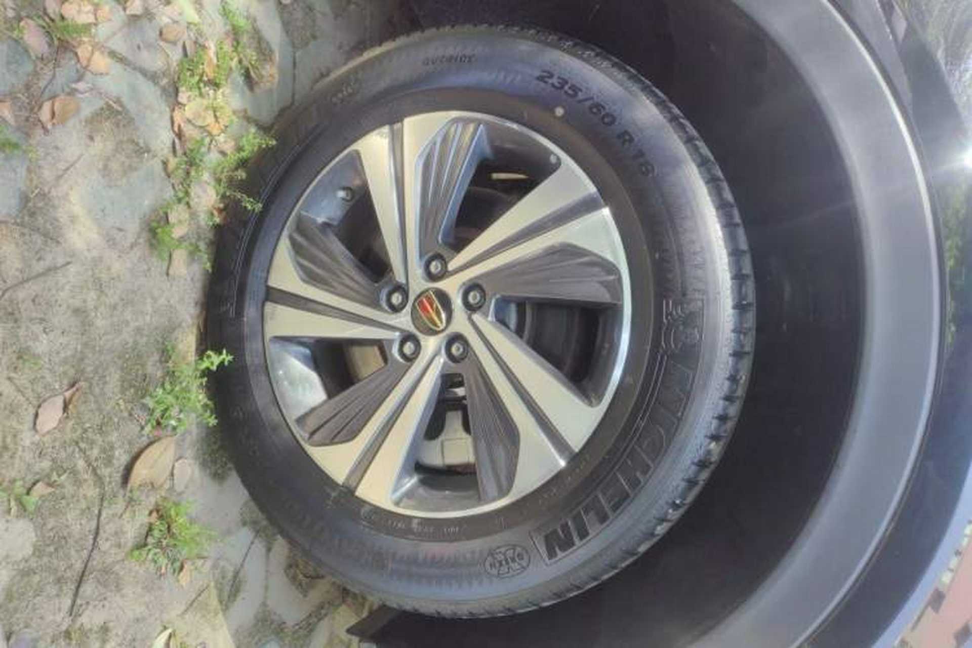 Used Hongqi HS5 2019 2.0T Smart Connect Flagship Edition Right Front Wheel Hub