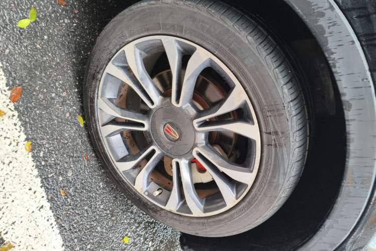 Used Hongqi HS5 2019 2.0T Smart Connect Flagship All-Wheel-Drive Version Right Front Wheel Hub