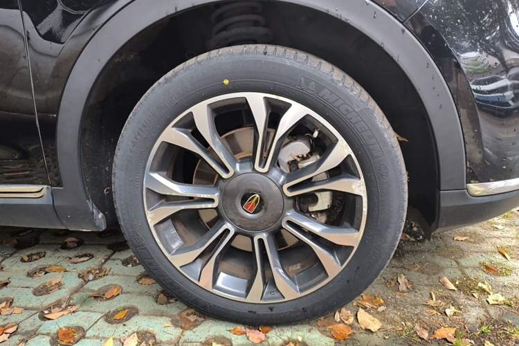 Used Hongqi HS5 2019 2.0T Smart Connect Flagship All-Wheel-Drive Version Right Front Wheel Hub