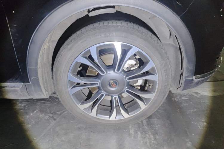 Used Hongqi HS5 2019 2.0T Smart Connect Flagship All-Wheel-Drive Version Right Front Wheel Hub