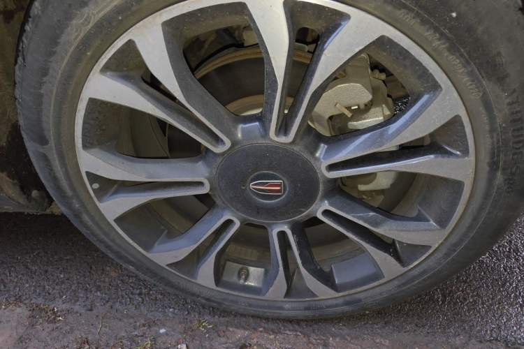 Used Hongqi HS5 2019 2.0T Smart Connect Flagship All-Wheel-Drive Version Right Front Wheel Hub