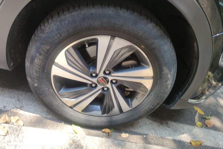 Used Hongqi HS5 2019 2.0T Smart Connect Flagship Edition Right Front Wheel Hub