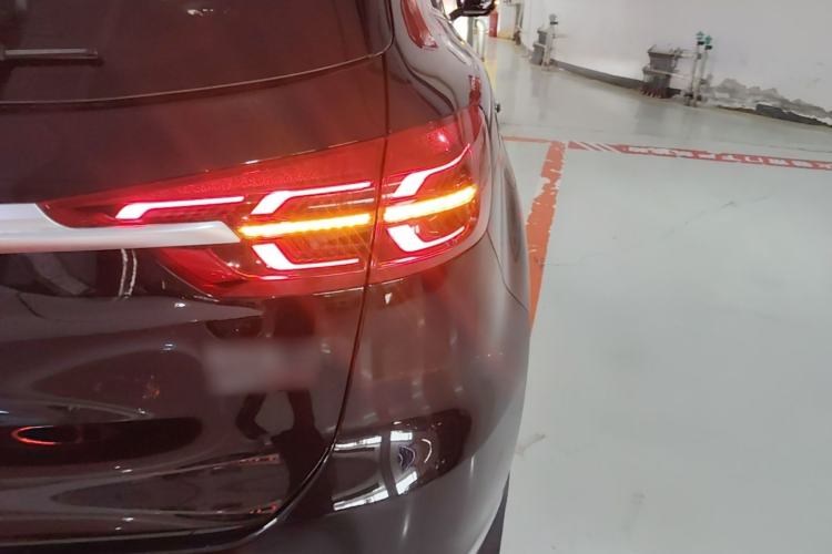 Used Hongqi HS5 2019 2.0T Smart Connect Flagship All-Wheel-Drive Version Right Rear Taillight