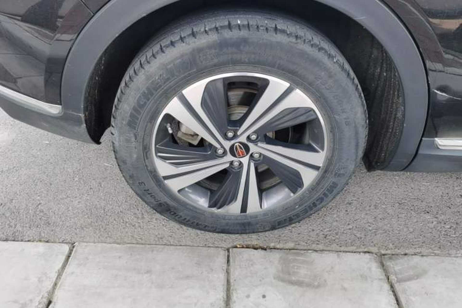 Used Hongqi HS5 2019 2.0T Smart Connect Flagship Edition Right Rear Wheel Hub