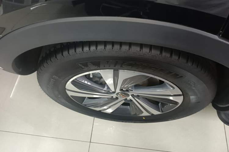Used Hongqi HS5 2019 2.0T Smart Connect Flagship Edition Right Rear Wheel Hub