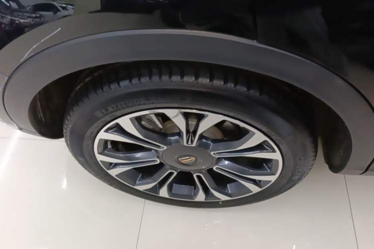 Used Hongqi HS5 2019 2.0T Smart Connect Flagship All-Wheel-Drive Version Right Rear Wheel Hub