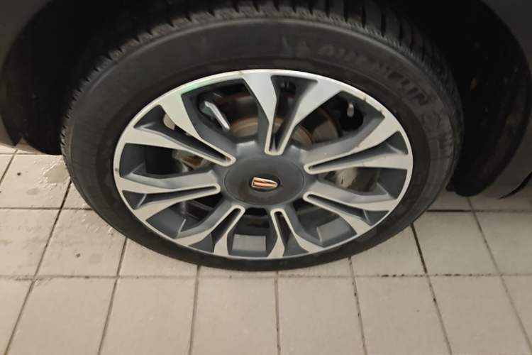 Used Hongqi HS5 2019 2.0T Smart Connect Flagship All-Wheel-Drive Version Right Rear Wheel Hub