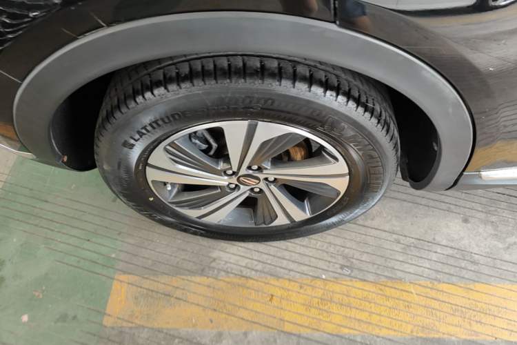 Used Hongqi HS5 2019 2.0T Smart Connect Flagship Edition Right Rear Wheel Hub