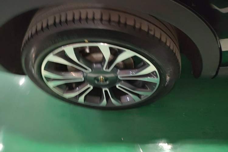 Used Hongqi HS5 2019 2.0T Smart Connect Flagship All-Wheel-Drive Version Right Rear Wheel Hub