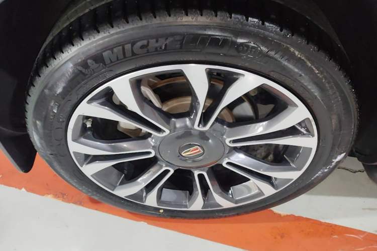 Used Hongqi HS5 2019 2.0T Smart Connect Flagship All-Wheel-Drive Version Right Rear Wheel Hub