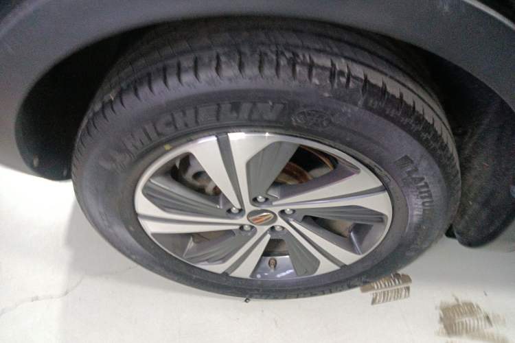 Used Hongqi HS5 2019 2.0T Smart Connect Flagship Edition Right Rear Wheel Hub