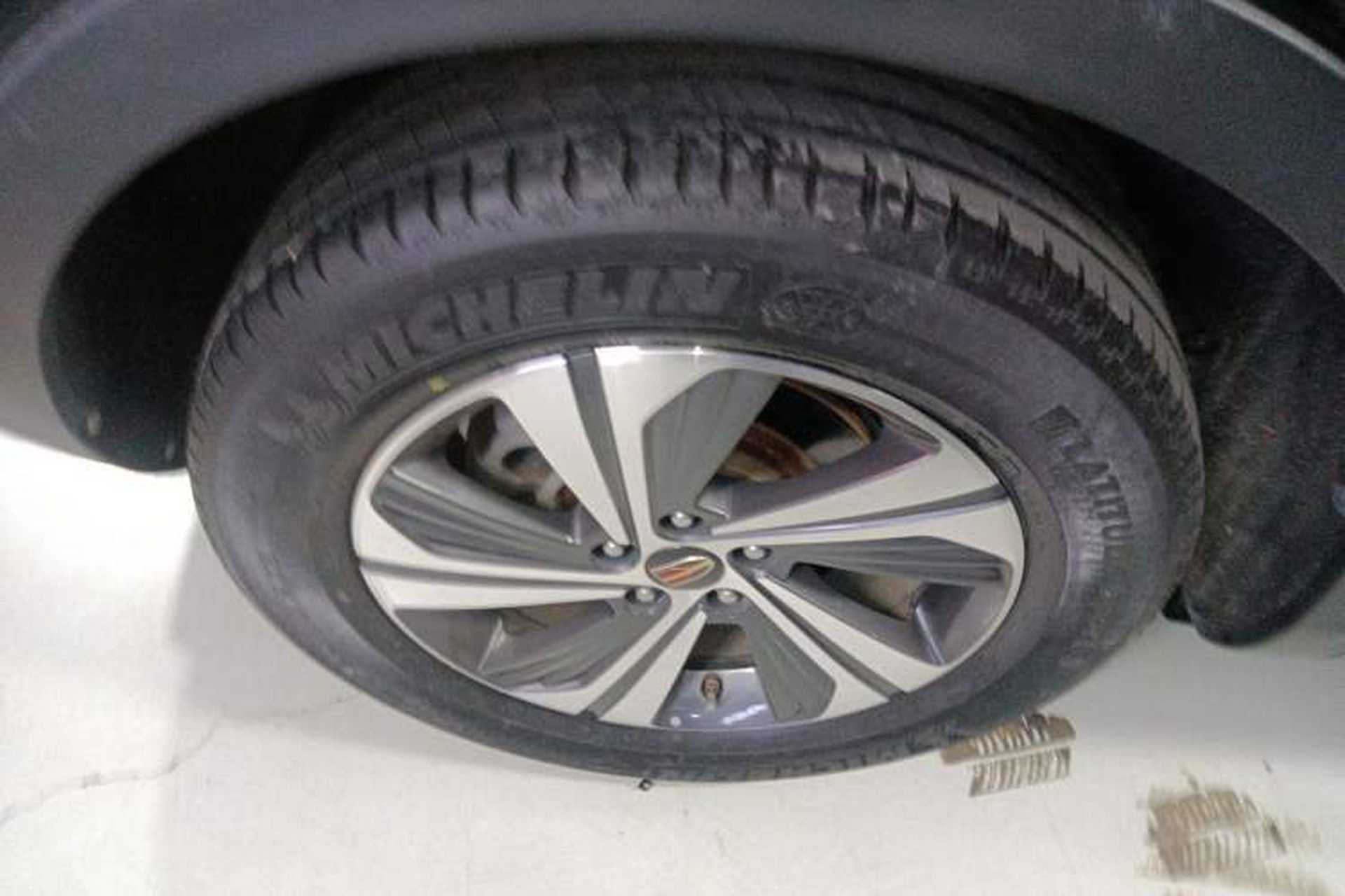 Used Hongqi HS5 2019 2.0T Smart Connect Flagship Edition Right Rear Wheel Hub